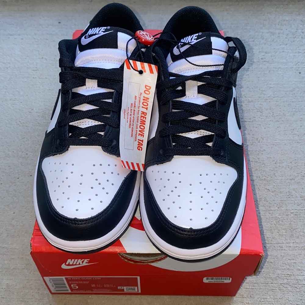NEW! Women’s Nike Dunk Low (SIZE 5)